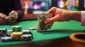 Slots Jackpot နှင့် Live Casino အနိုင်ရမှတ်တမ်းဇယား ကြည့်ရှုနေသောပုံ