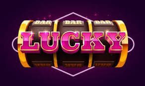 8888slots စလော့ မြန်မာ ကစားသမား Jackpot Free Spins ရရှိပြီး ဝမ်းသာနေသောပုံ